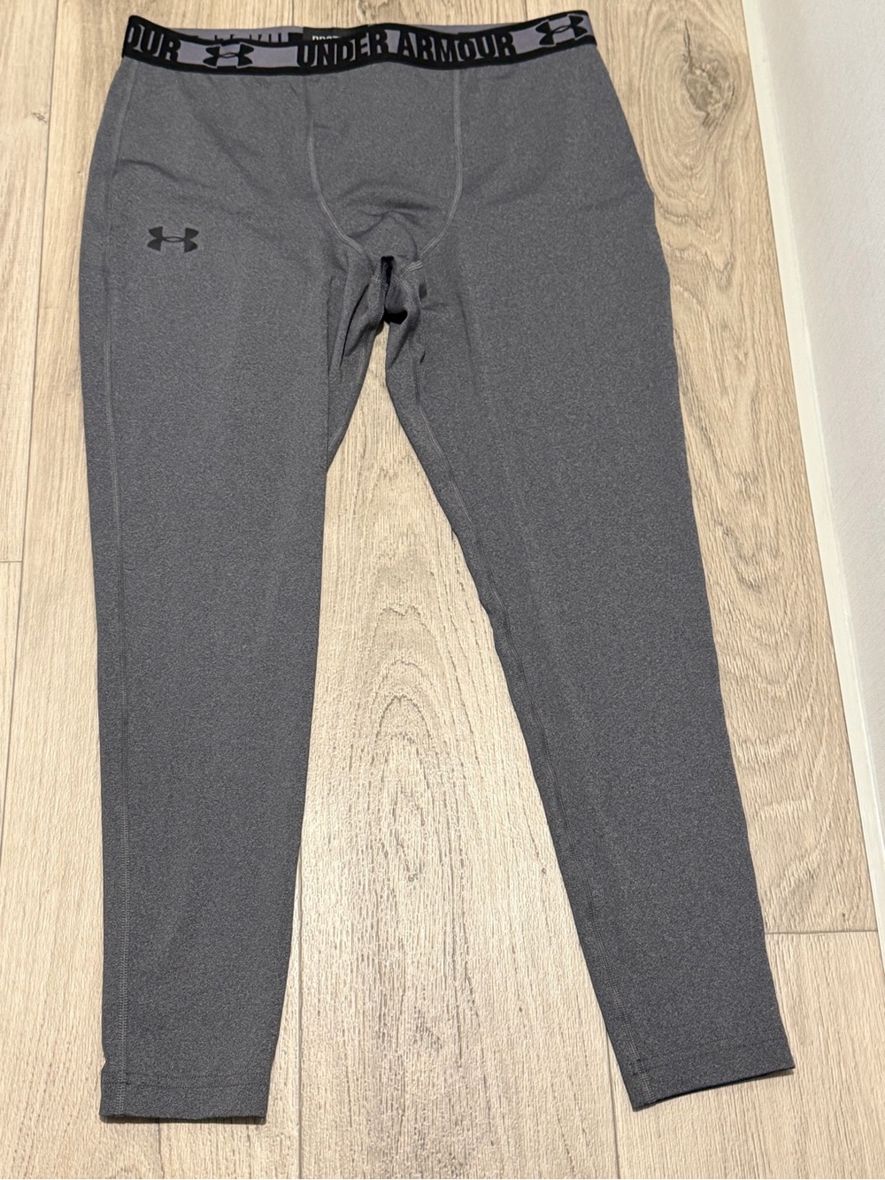 Under Armour men’s Grey Performance Compression Leggings